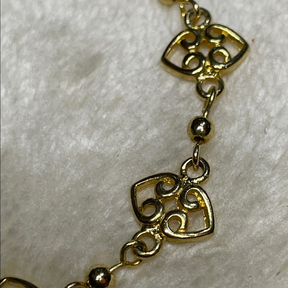 Elegant Gold Tone Heart Bracelet - Picture 3 of 5